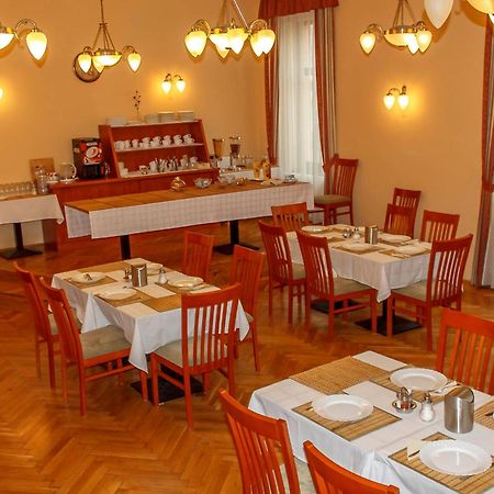 Pannon Hotel Bejelentkezes 20 Oraig, Check-In Until 20 O'Clock, Einchecken Bis 20 Uhr Мохач Экстерьер фото