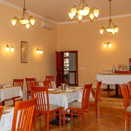 Pannon Hotel Bejelentkezes 20 Oraig, Check-In Until 20 O'Clock, Einchecken Bis 20 Uhr Мохач Экстерьер фото