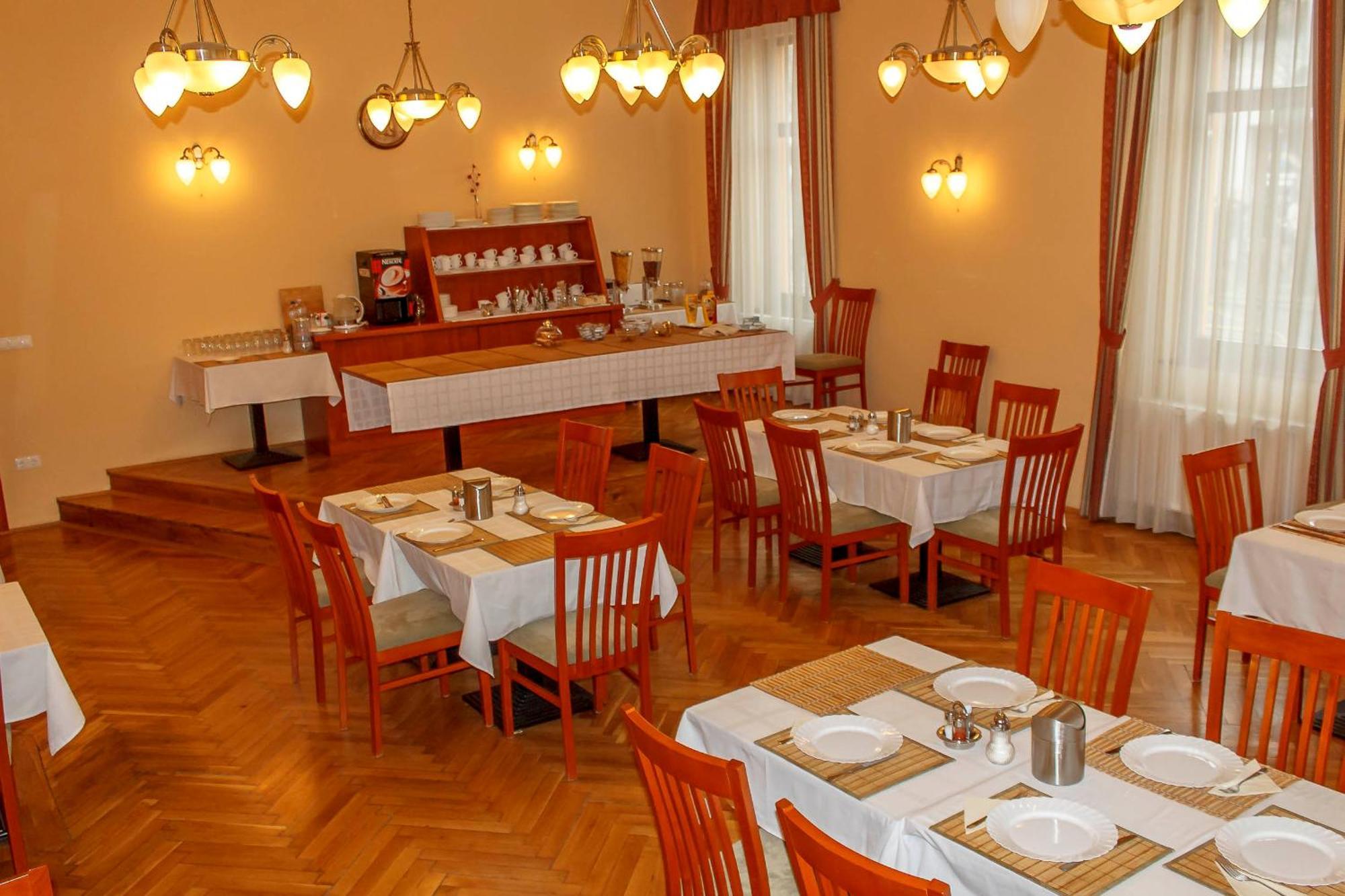 Pannon Hotel Bejelentkezes 20 Oraig, Check-In Until 20 O'Clock, Einchecken Bis 20 Uhr Мохач Экстерьер фото