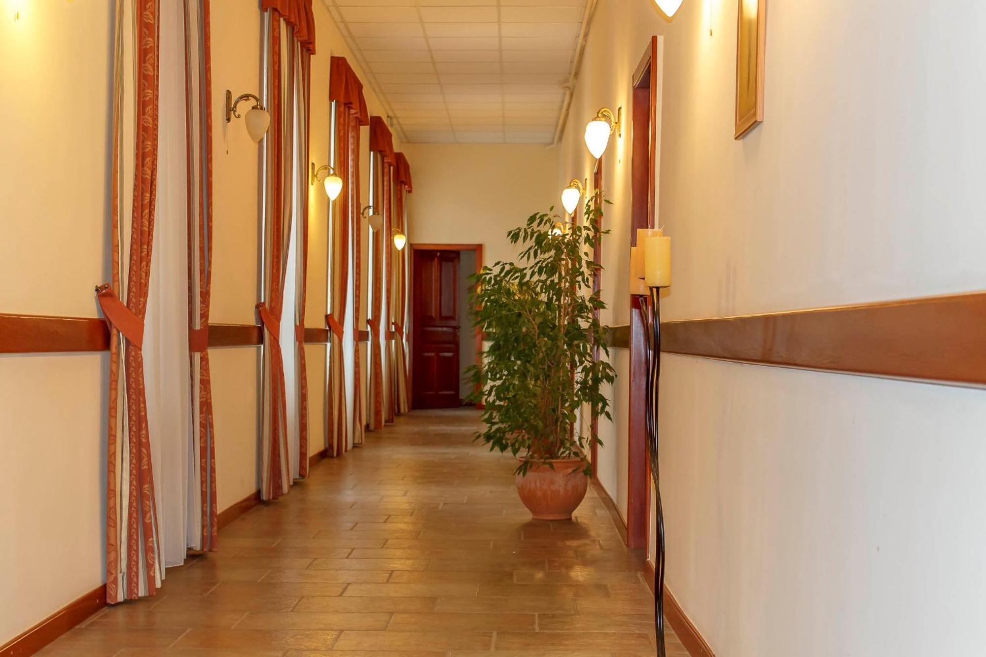 Pannon Hotel Bejelentkezes 20 Oraig, Check-In Until 20 O'Clock, Einchecken Bis 20 Uhr Мохач Экстерьер фото