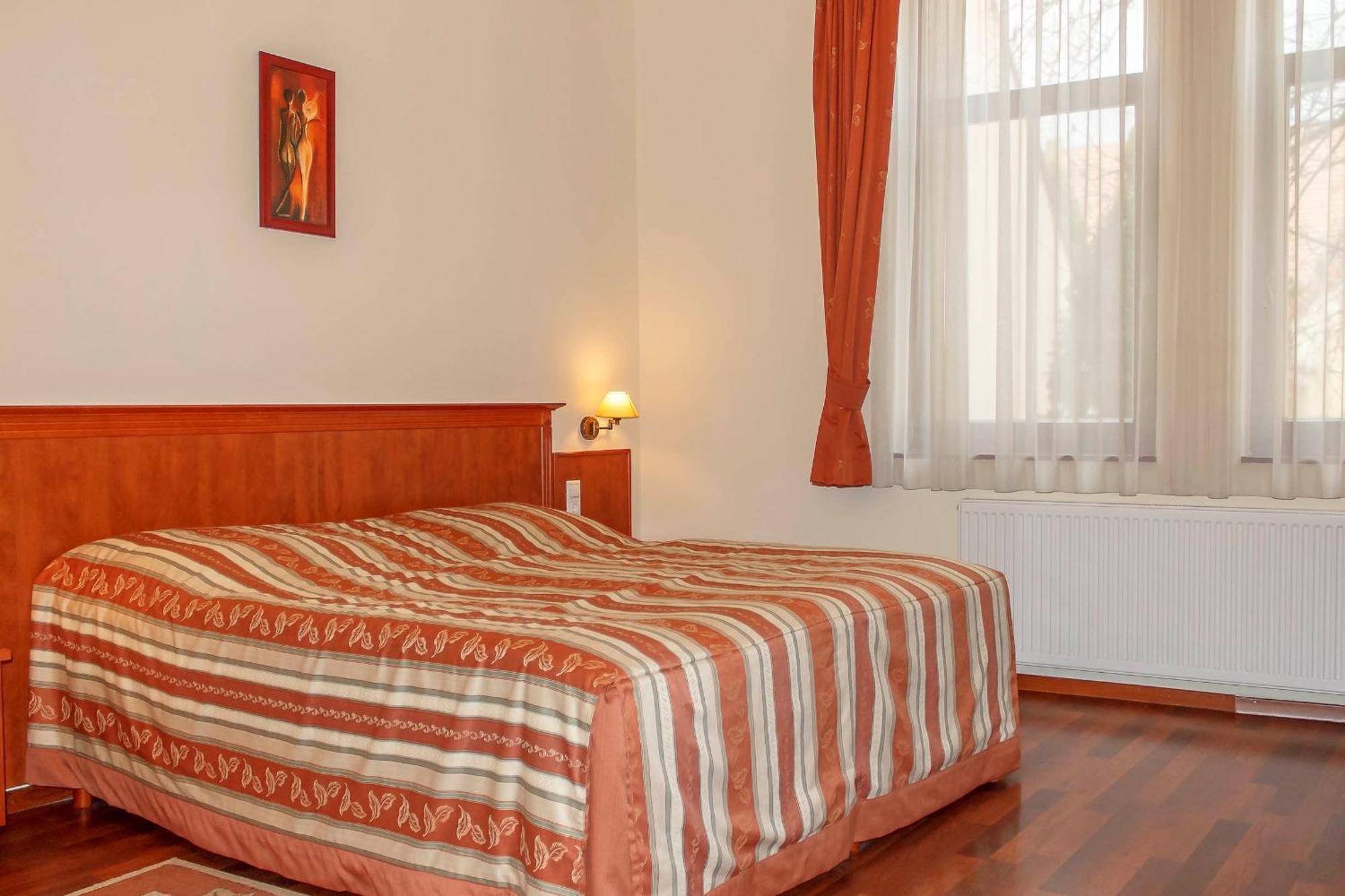 Pannon Hotel Bejelentkezes 20 Oraig, Check-In Until 20 O'Clock, Einchecken Bis 20 Uhr Мохач Экстерьер фото