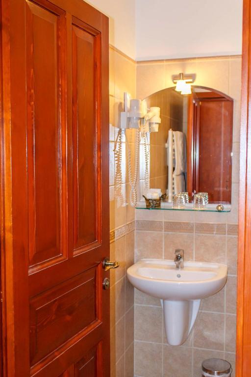 Pannon Hotel Bejelentkezes 20 Oraig, Check-In Until 20 O'Clock, Einchecken Bis 20 Uhr Мохач Экстерьер фото