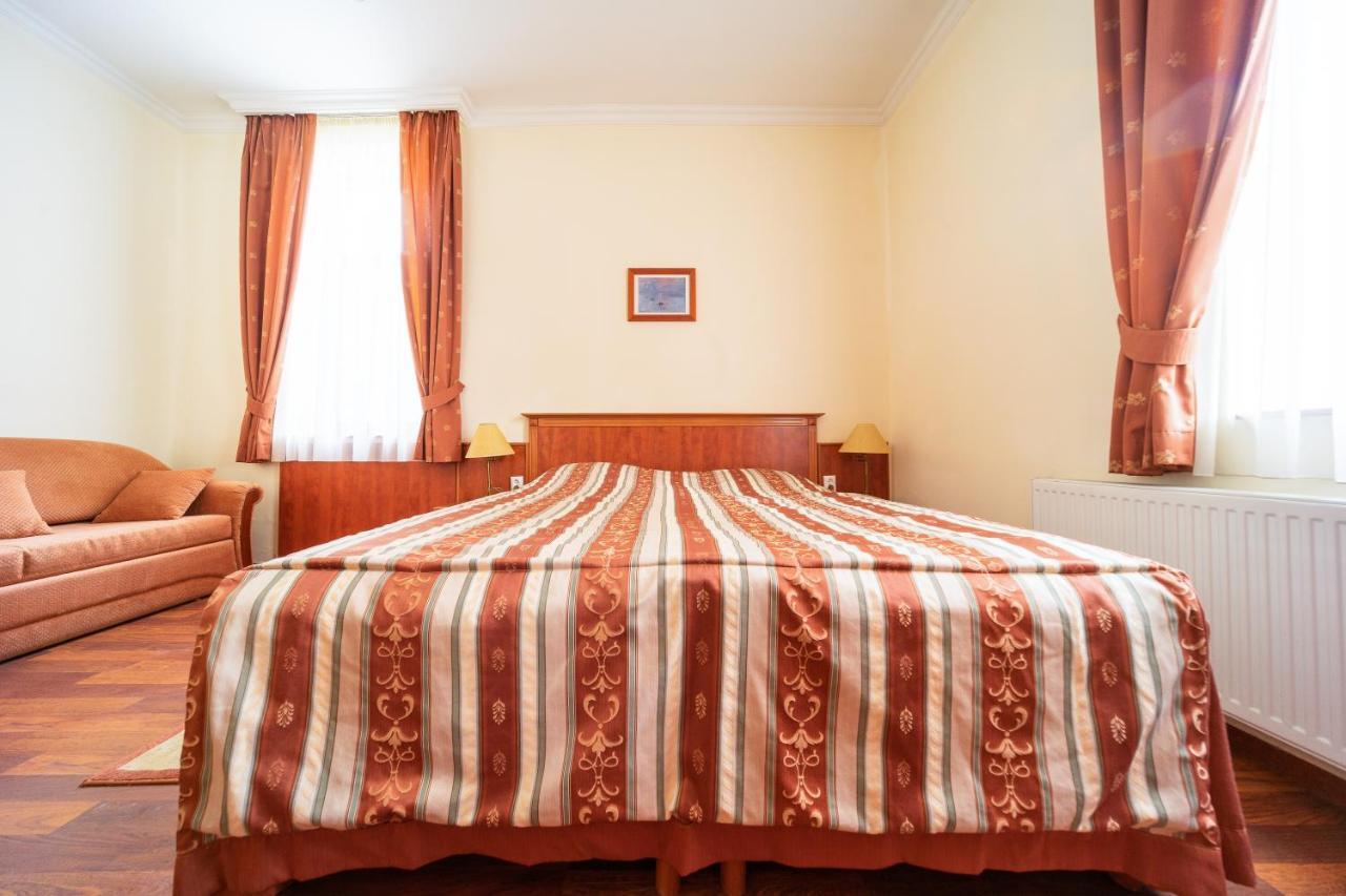 Pannon Hotel Bejelentkezes 20 Oraig, Check-In Until 20 O'Clock, Einchecken Bis 20 Uhr Мохач Экстерьер фото