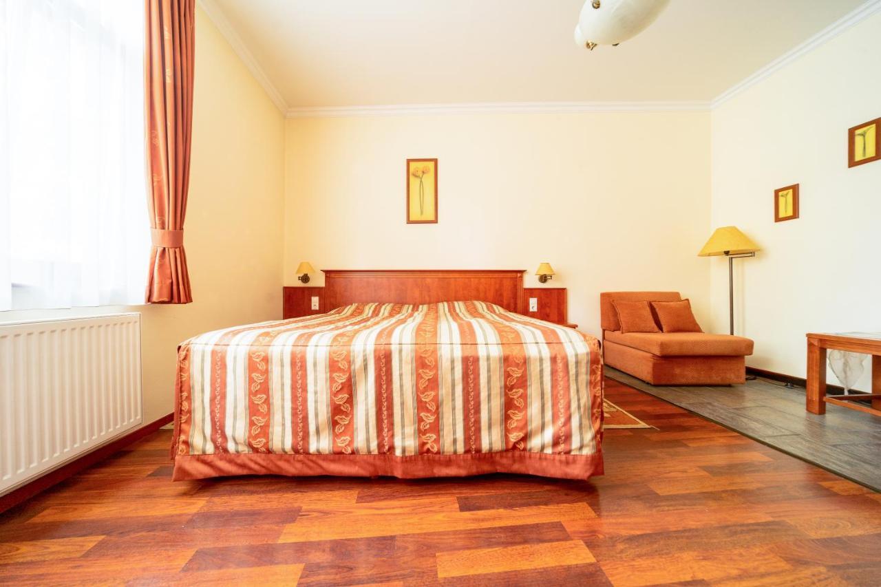 Pannon Hotel Bejelentkezes 20 Oraig, Check-In Until 20 O'Clock, Einchecken Bis 20 Uhr Мохач Экстерьер фото