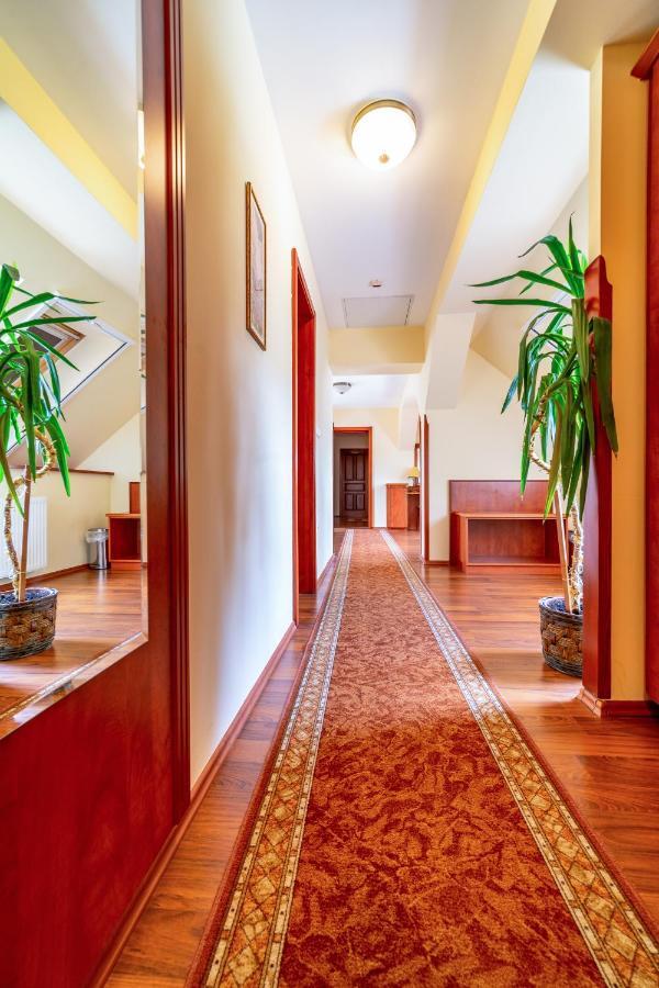 Pannon Hotel Bejelentkezes 20 Oraig, Check-In Until 20 O'Clock, Einchecken Bis 20 Uhr Мохач Экстерьер фото