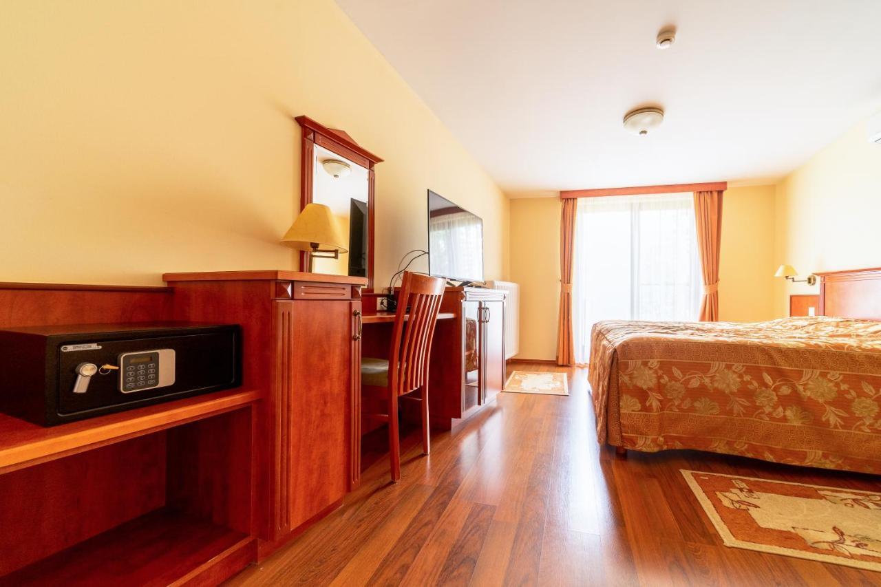 Pannon Hotel Bejelentkezes 20 Oraig, Check-In Until 20 O'Clock, Einchecken Bis 20 Uhr Мохач Экстерьер фото
