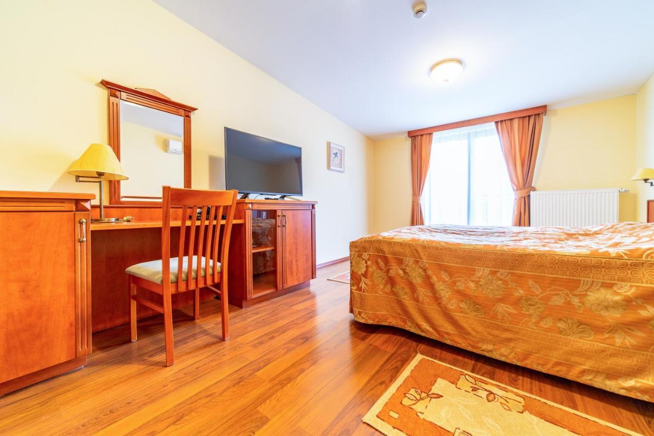 Pannon Hotel Bejelentkezes 20 Oraig, Check-In Until 20 O'Clock, Einchecken Bis 20 Uhr Мохач Экстерьер фото