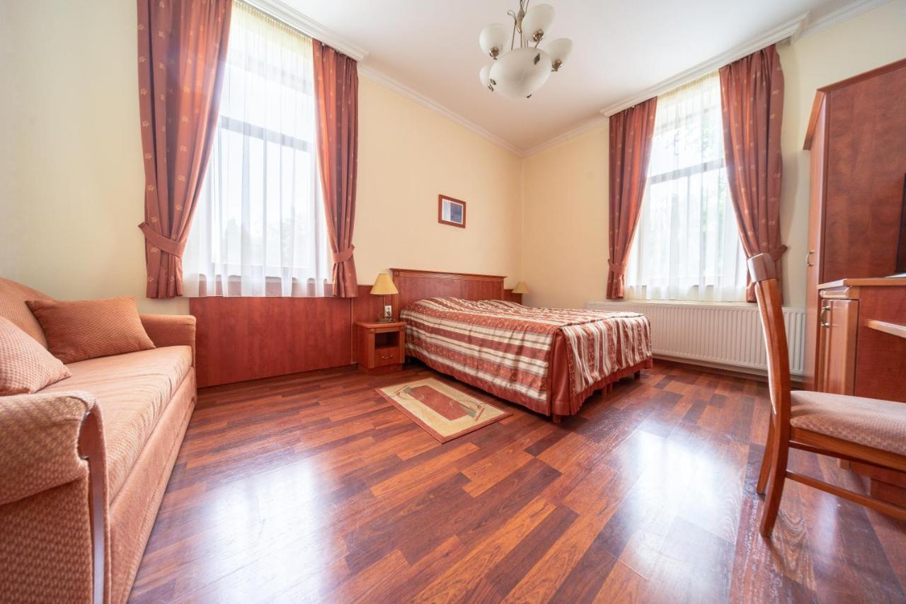 Pannon Hotel Bejelentkezes 20 Oraig, Check-In Until 20 O'Clock, Einchecken Bis 20 Uhr Мохач Экстерьер фото