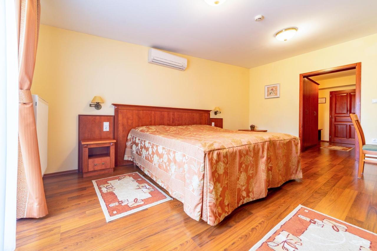 Pannon Hotel Bejelentkezes 20 Oraig, Check-In Until 20 O'Clock, Einchecken Bis 20 Uhr Мохач Экстерьер фото
